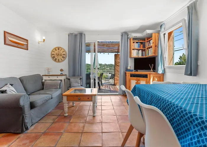 La Dolce Feriehus Le Rayol-Canadel-sur-Mer